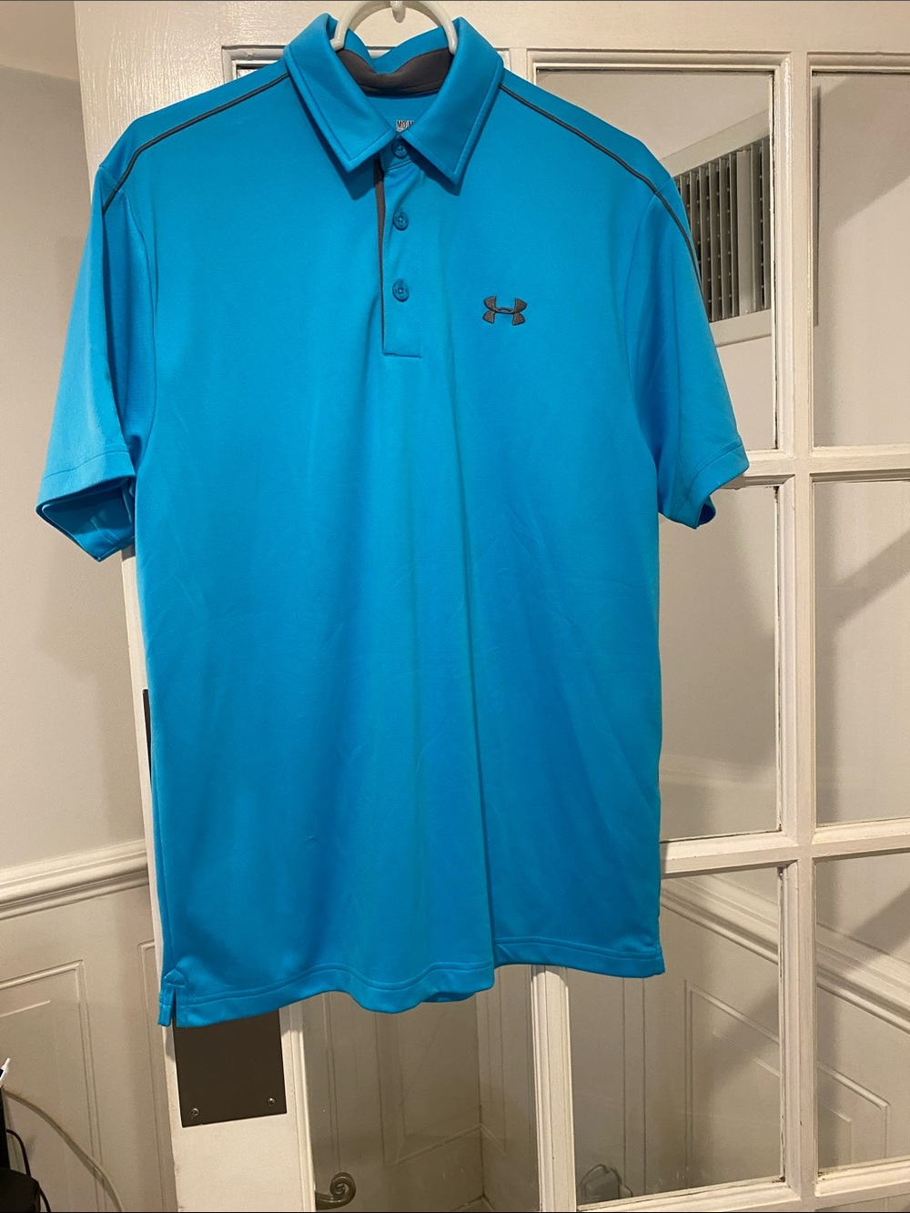 Under Armor size Medium shirt good condition